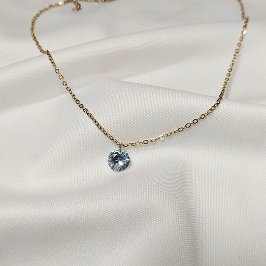 Collier pierre blanche